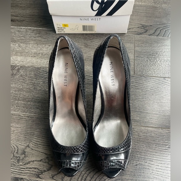 NINE WEST, SNAKE SKIN, PEEP TOE BLACK HEELS - Picture 6 of 7